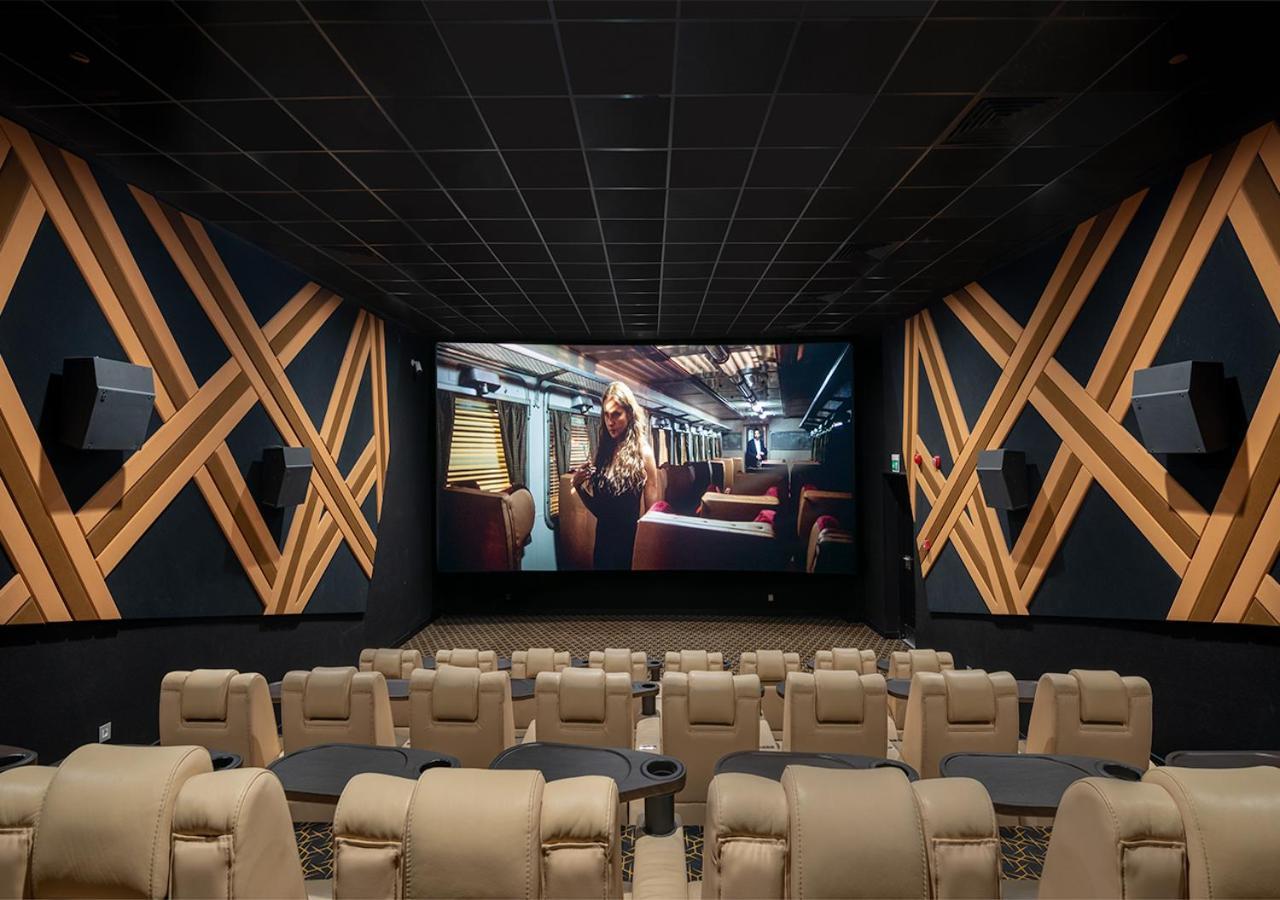 Crystal Inn Hotel - Alamein (Adults Only) 阿莱曼 外观 照片 The interior of a typical movie theater
